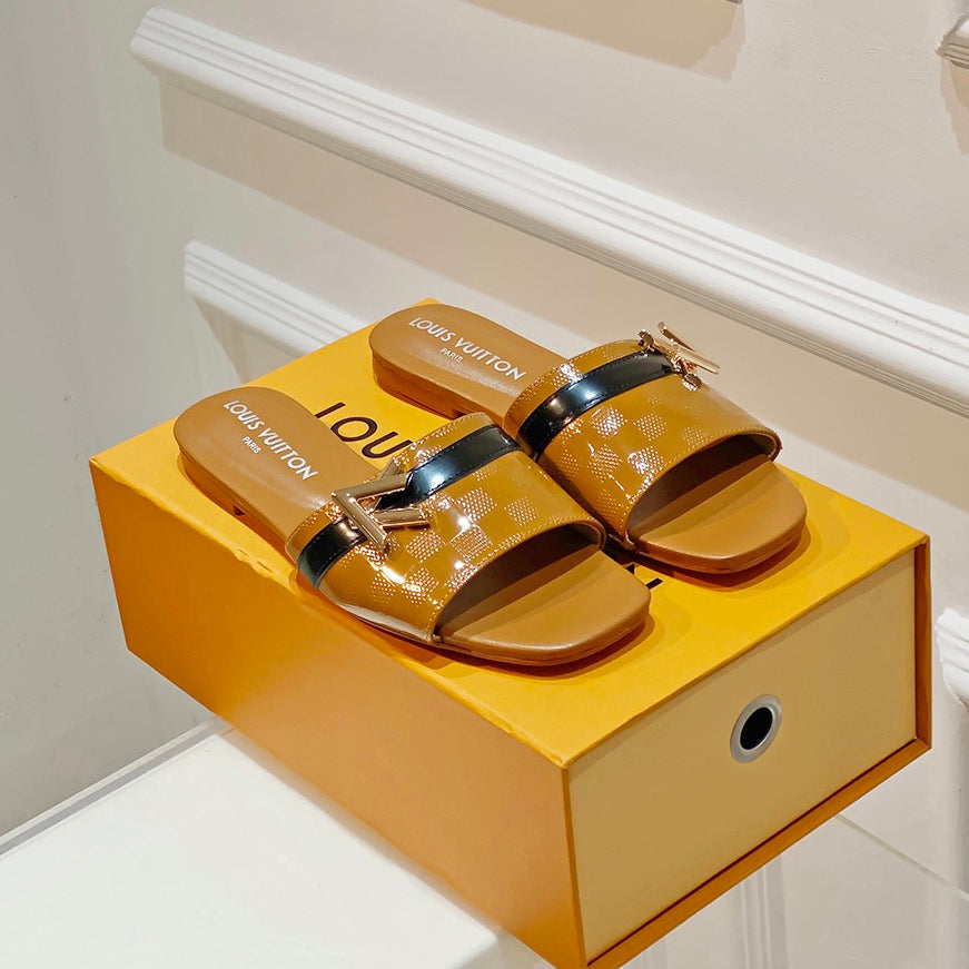 Stylish patent leather flat slippers 1824041113