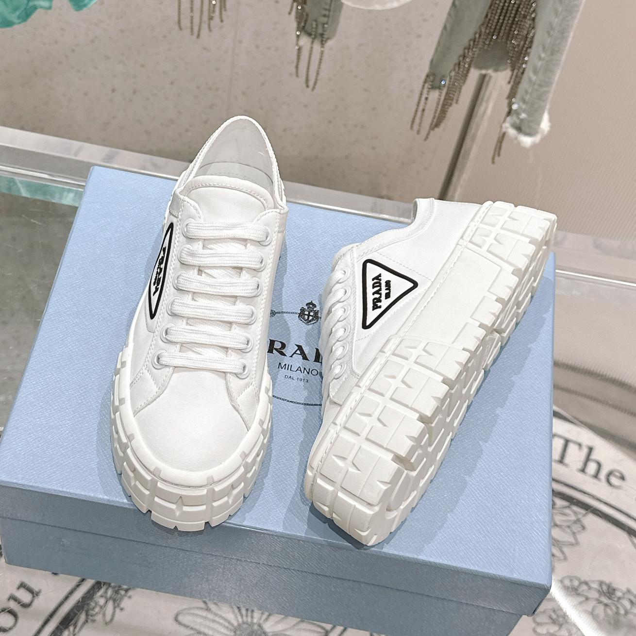 New fashionable and versatile thick-soled sneakers 1024013001