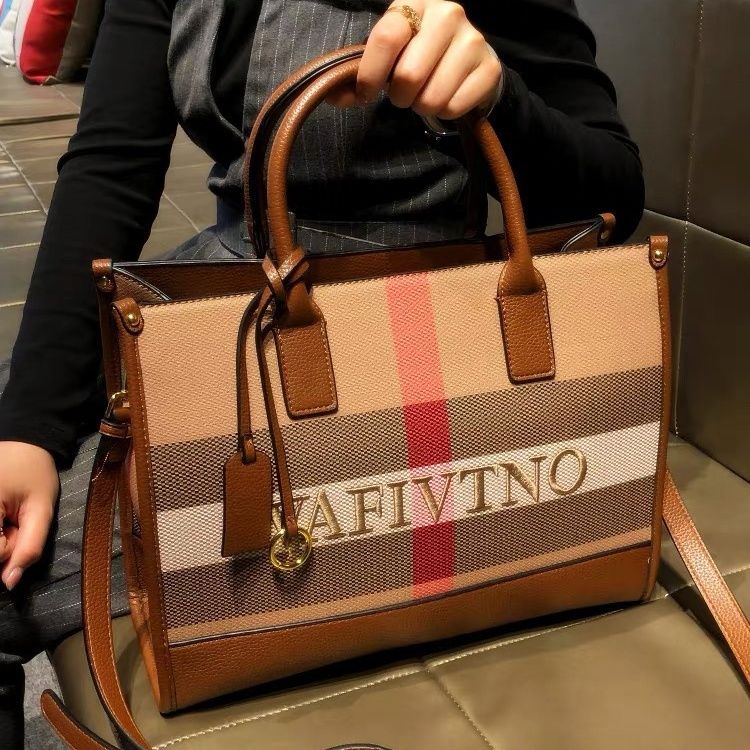 High-end women's handbag with checkered print 2025080810